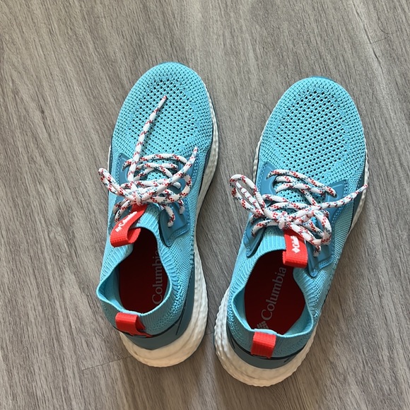 Columbia Sneakers - Picture 2 of 3